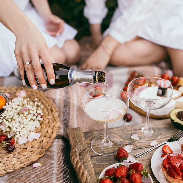 Picnicing with Mini Proseccos